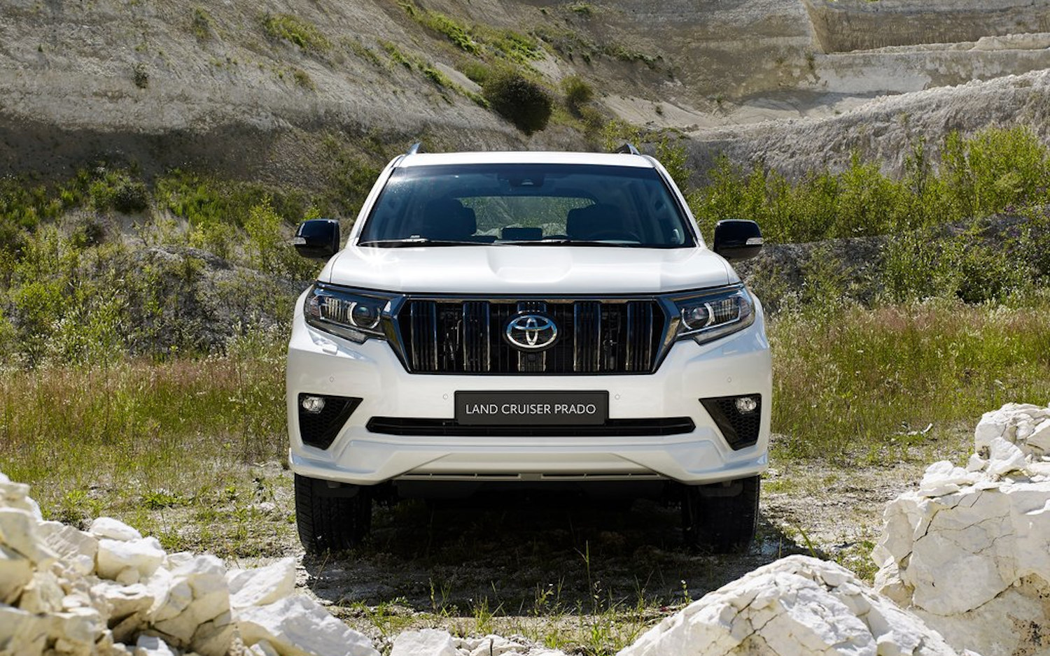 Comparison Toyota Land Cruiser Prado 2021 vs Lexus LX 570 ThreeRow 2020 SUV Drive